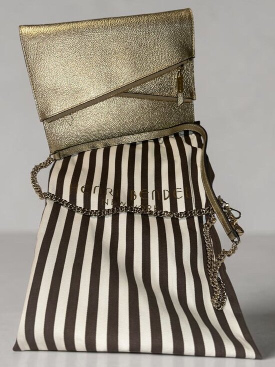 henri bendel Handbags - Henri Bendel clutch NWT